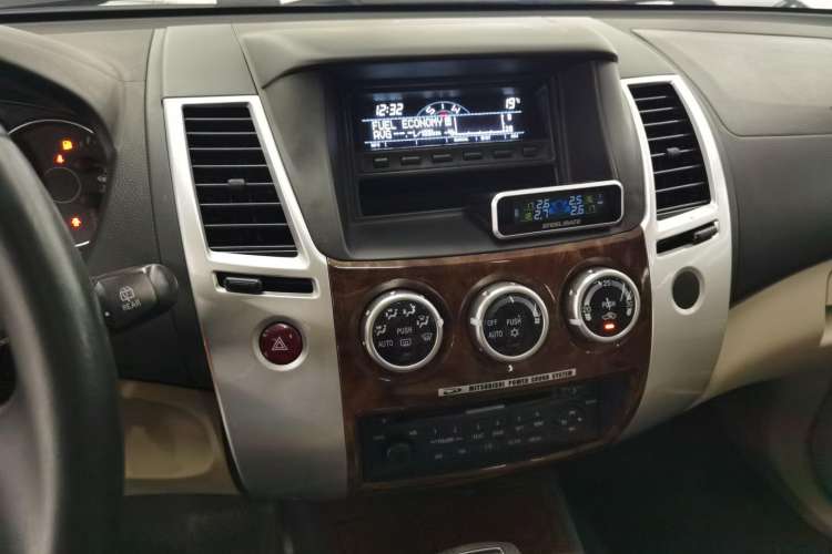 Used Mitsubishi Pajero Sport 2013 3.0L Automatic Two-Wheel Drive Luxury Edition
