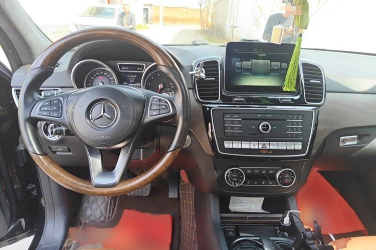 Used Mercedes-Benz GLS 2016 GLS 500 4MATIC Interior 2