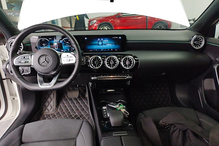 Used Mercedes-Benz A-Class 2022 Revised Version A 200 L Sport Sedan Fashionable Style
