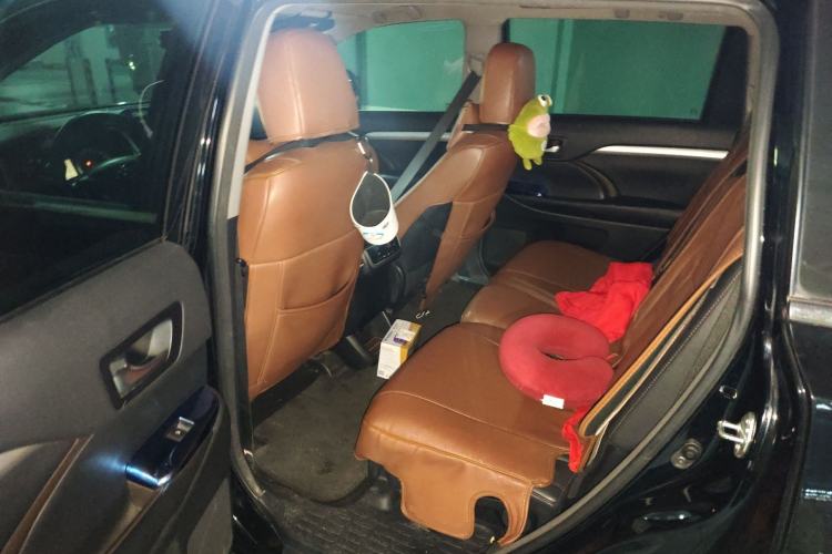 Used Toyota Highlander 2015 2.0T Two-Wheel Drive Luxury Edition 7 Seats Left Rear Seat