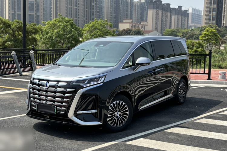 Used Denza D9 2022 DM-i 1040 Prestige Model