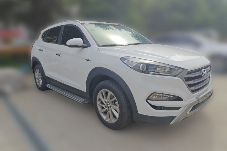 Used Hyundai Tucson 2015 1.6T Dual-Clutch Two-Wheel-Drive Smart Model Front Right 45 Deg