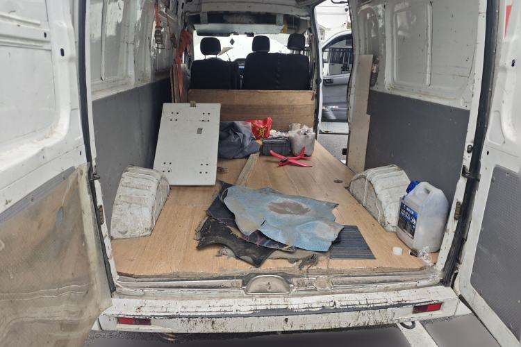 Used SAIC MAXUS Xintu V80 2021 2.0T AMT Classic City Distribution King Long Wheelbase Mid-Roof 3-Seater