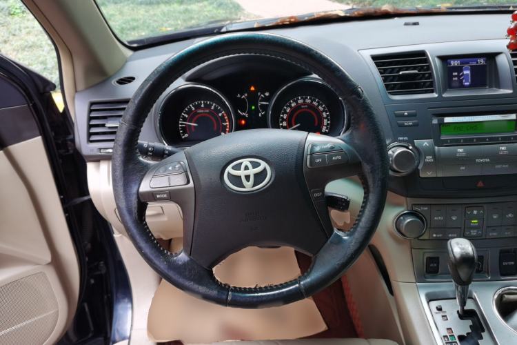 Used Toyota Highlander 2012 2.7L Two-Wheel Drive 7-Seater Luxury Edition Steering Wheel