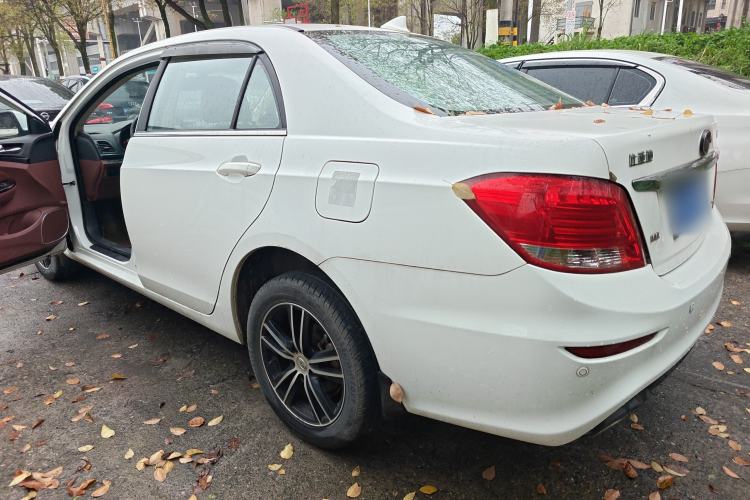 Used BYD Surui 2015 Revised Version 1.5L Manual Luxury Edition
