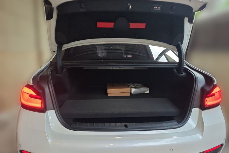 Used BMW 5 Series New Energy 2021 535Le Pioneer Edition M Sport Package Trunk