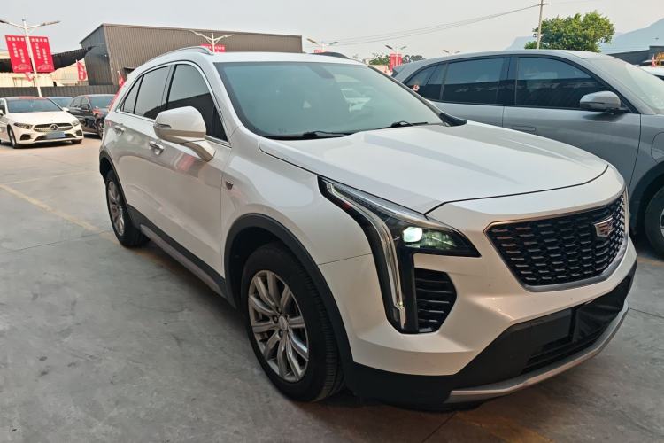 Used Cadillac XT4 2018 28T Two-Wheel Drive Leading Version Front Right 45 Deg