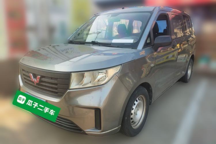 Used Wuling Hongguang PLUS 2019 1.5T Manual Standard Edition 5 Seats