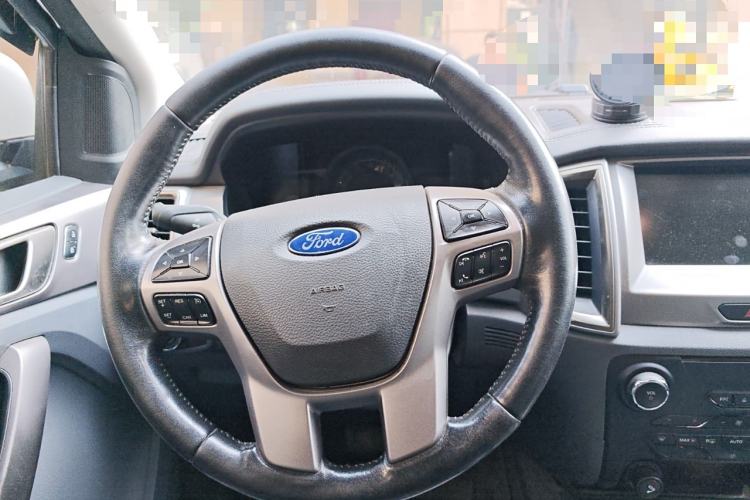 Used Ford Everest 2016 2.0T Gasoline Automatic 4x4 Luxury Edition Steering Wheel