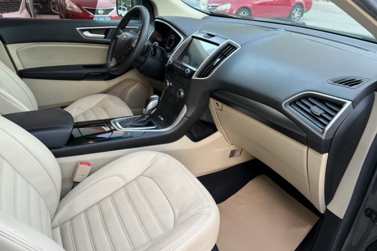 Used Ford Edge 2015 2.0T GTDi Two-Wheel-Drive Elite Edition Interior 11