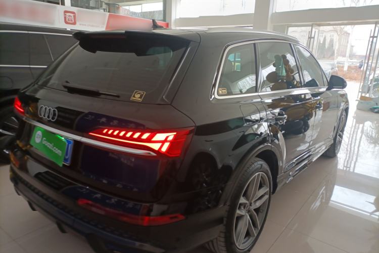 Used Audi Q7 2024 55 TFSI quattro S line Sport model
