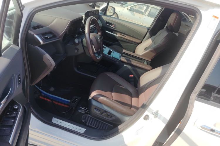 Used Toyota Granvia 2023 2.5L Hybrid Flagship VIP Edition
