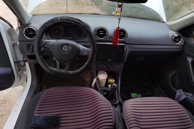 Used Volkswagen Jetta 2019 Dream Edition 1.4L Manual Fashion Version Center Console