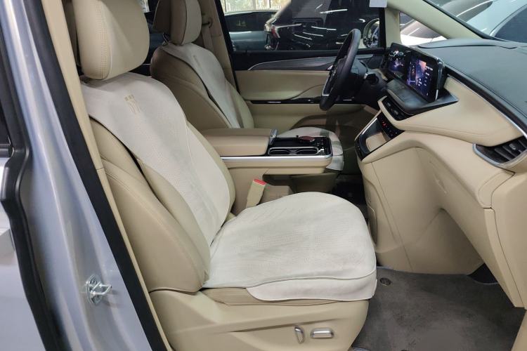 Used Buick GL8 New Energy 2025 Lu Shang Luxury Edition 7-Seater Right Front Seat