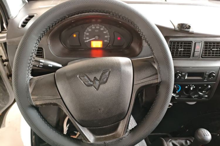 Used Wuling Rongguang Small Truck 2020 1.5L Base Version China VI Standard Double-Cab L3C Steering Wheel