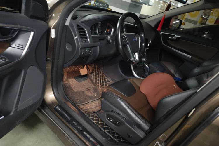 Used Volvo XC60 2015 T5 Smart Upgrade Model
