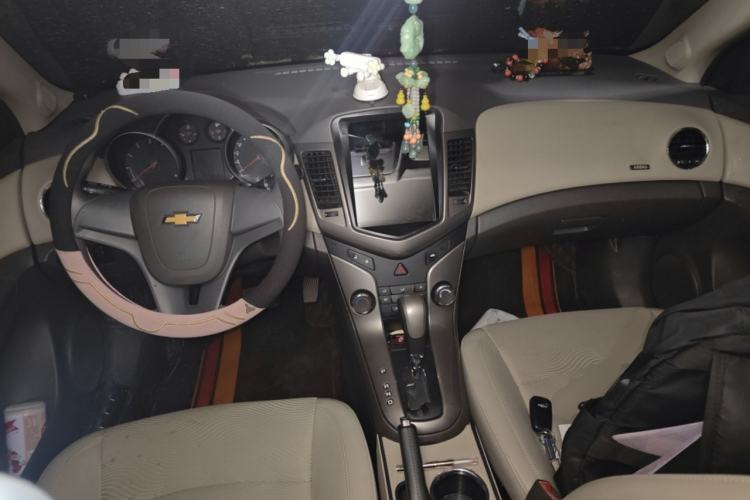 Used Chevrolet Cruze 2015 1.5L Classic SE AT Center Console