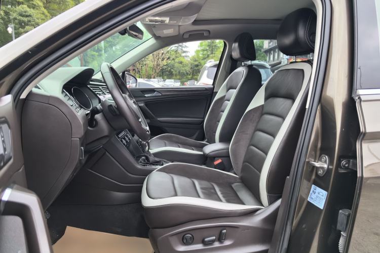 Used Volkswagen Tiguan L 2017 330TSI Automatic Two-Wheel Drive Luxury Edition Left Front Seat