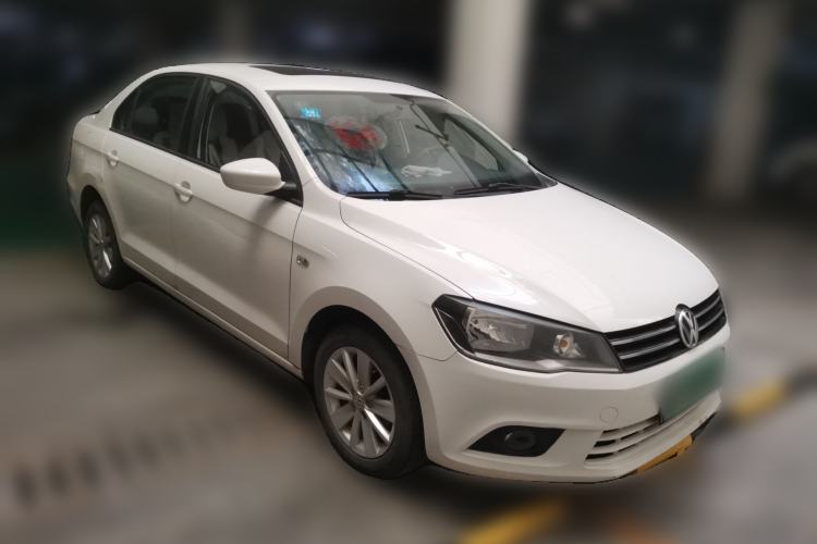 Used Volkswagen Jetta 2015 1.6L Manual Comfort Model Front Right 45 Deg