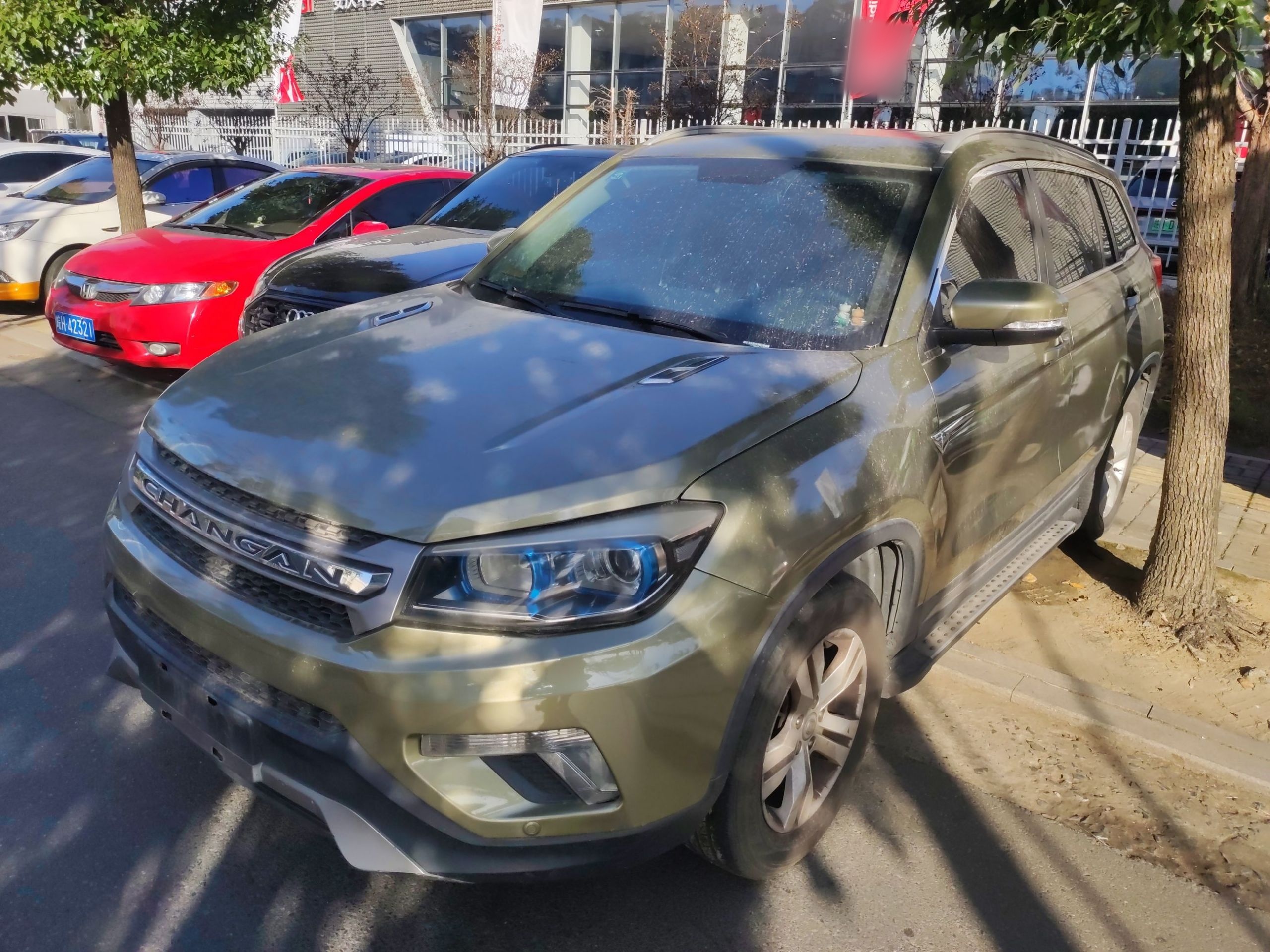 تحت مقدمة السيارة