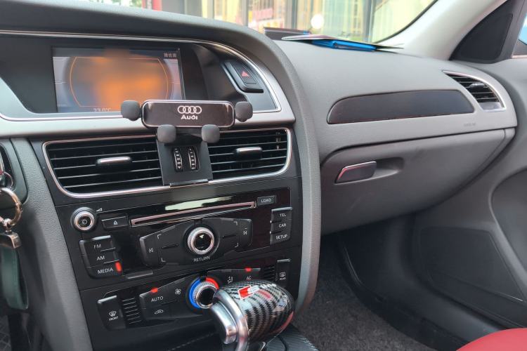 Used Audi A4L 2013 35 TFSI Automatic Standard Model Center Console