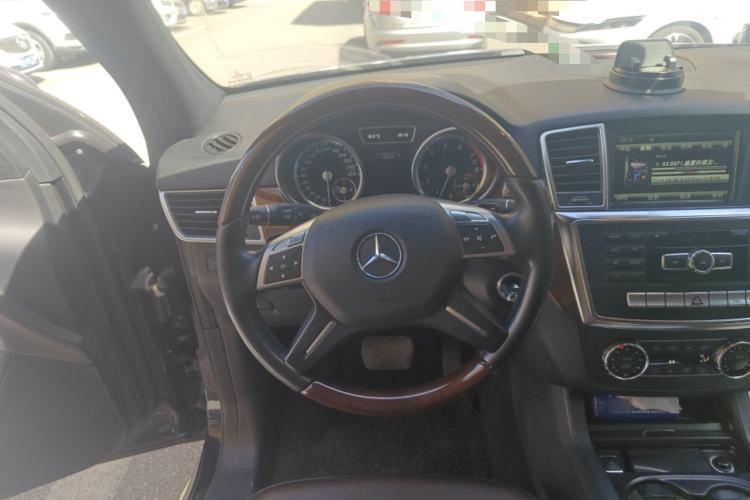 Used Mercedes-Benz M-Class 2012 ML 350 Luxury Edition Steering Wheel