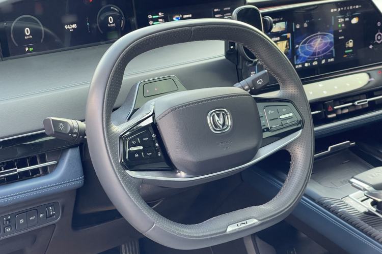 Used CHANGAN UNI-K iDD 2022 Blue Whale iDD 130km 1.5T Prestige Model
