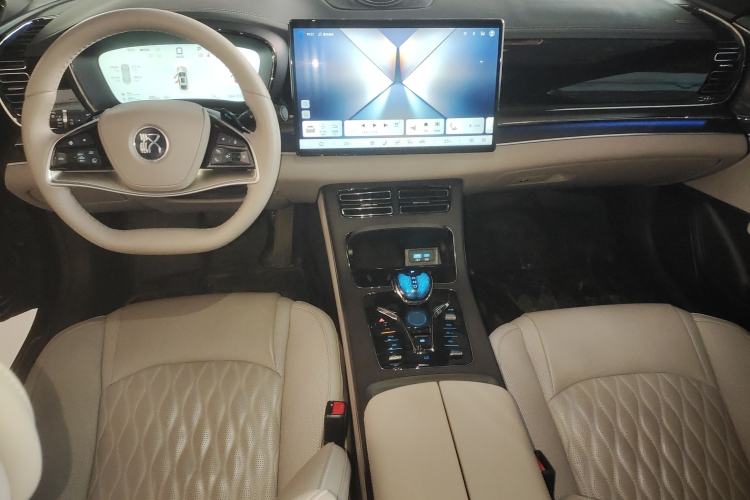Used BYD Han 2025 DM-i Intelligent Driving Edition 125KM LiDAR Flagship Model Center Console