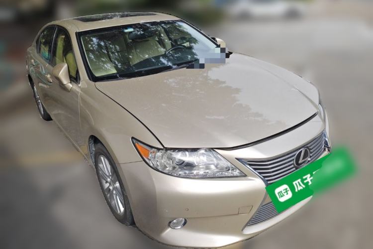 Used Lexus ES 2014 250 Elite Edition Front Right 45 Deg