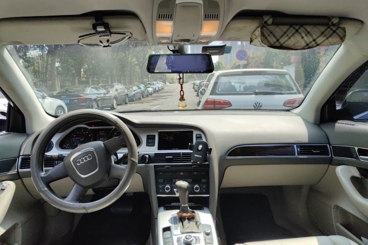 Used Audi A6L 2011 2.0 TFSI Automatic Standard Edition Center Console