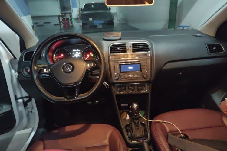 Used Volkswagen Polo 2018 1.5L Automatic Enjoyment Model Center Console