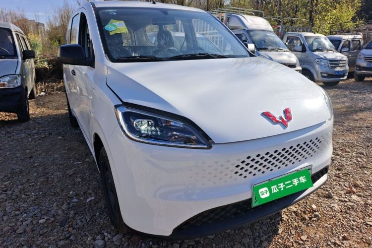 Used Wuling Hongguang New Energy 2025 Extended-Range Hybrid 50 km Utility Version Front Right 45 Deg