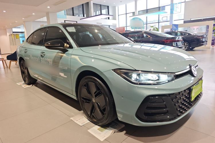 Used Volkswagen Passat 2025 Pro 380TSI Starry Dragon Luxury Edition
