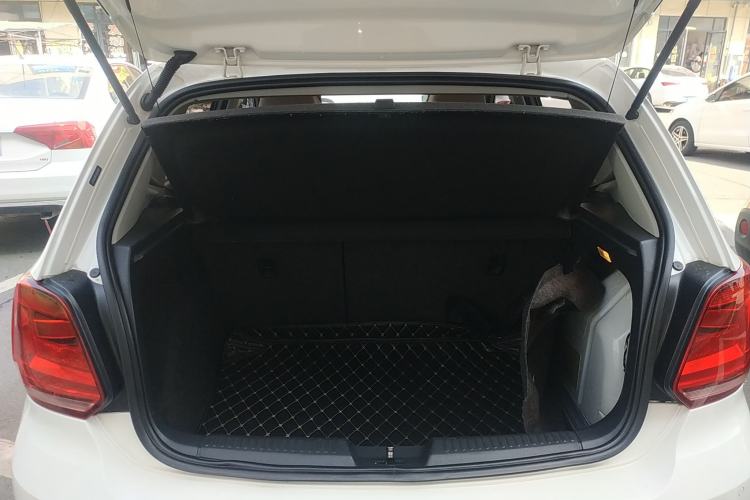 Used Volkswagen Polo 2016 1.6L Automatic Comfort Model
