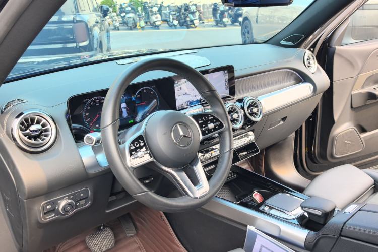 Used Mercedes-Benz EQB 2023-Year Restyled EQB 350 4MATIC Interior 4