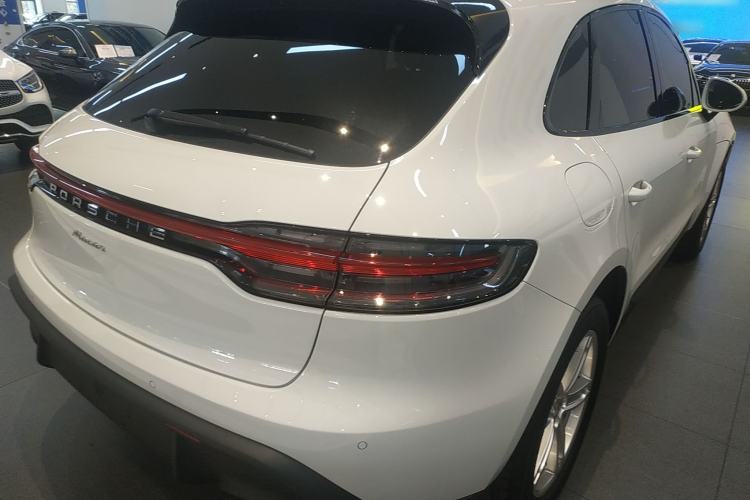 Used Porsche Macan 2023 Macan 2.0T Rear Right 45 Deg