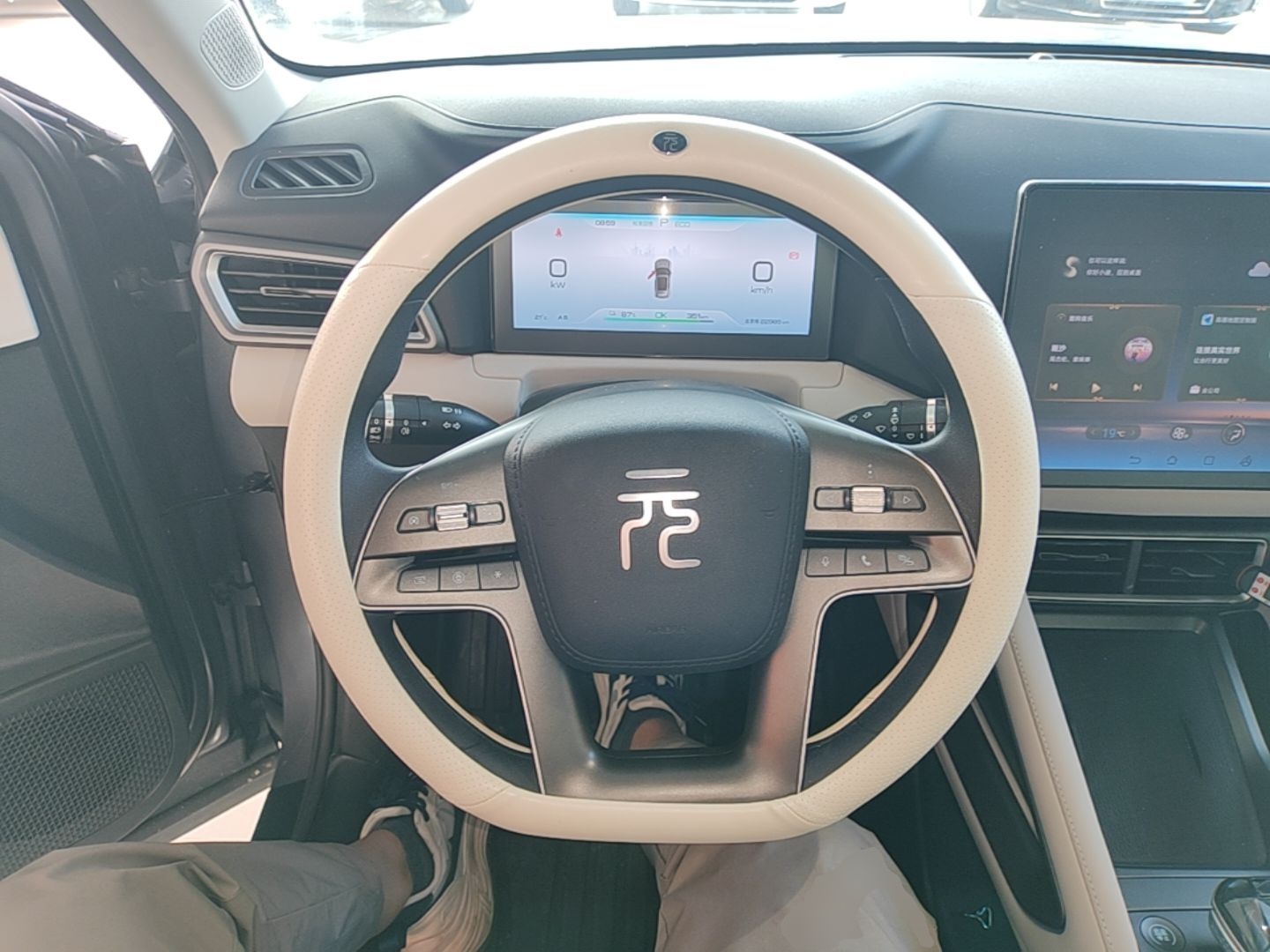 BYD Yuan UP 2024 401 km Active Version — снимка 13