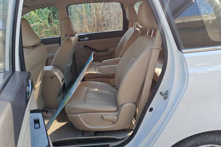 Used Baojun 730 2014 1.5L manual luxury trim 7 seats Left Rear Seat