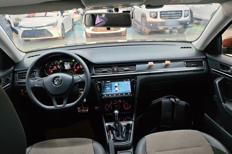 Used Volkswagen C-TREK 2017 1.6L Automatic Comfort Model Center Console
