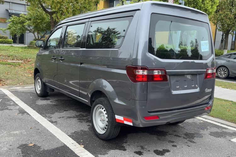 Used Jinbei Gold Hiace M Classic 2024 1.5L Engineering Lion Passenger Vehicle 5 Seats Exterior 3