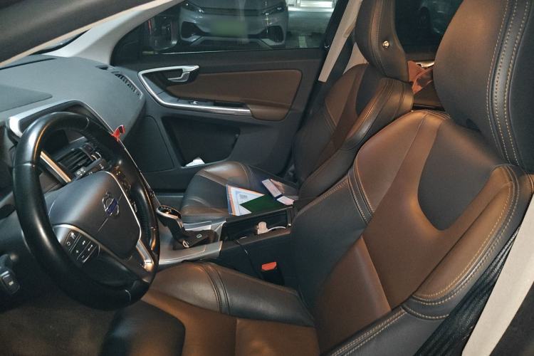 Used Volvo XC60 2017 T5 AWD Smart Upgrade Edition Left Front Seat