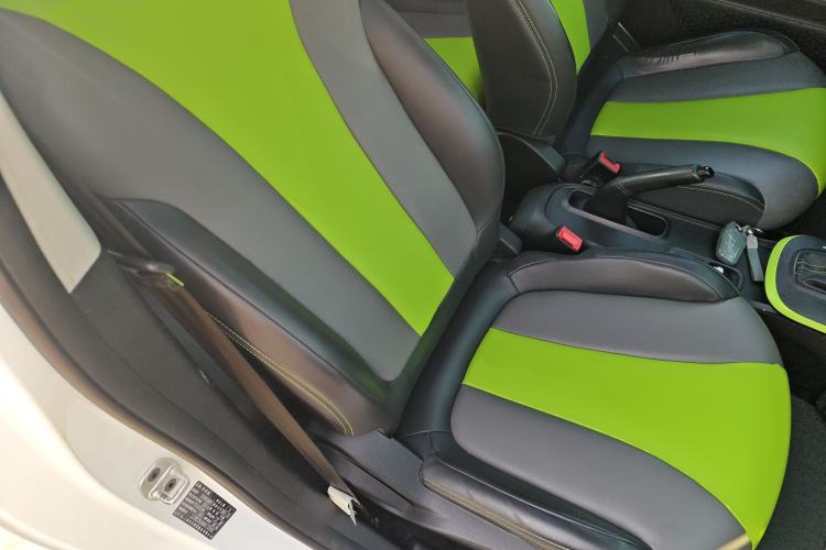 Used Roewe Clever 2021 302 km New Four-Seater Super-Efficient Version Right Front Seat