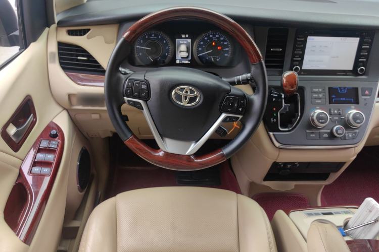 Used Toyota SIENNA 2018 3.5 Four-Wheel Drive LE Version 7 Seats – Canadian Edition Steering Wheel