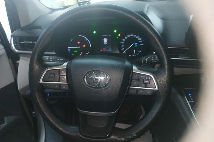 Used Toyota Sienna 2021 2.5L Hybrid Comfort Edition