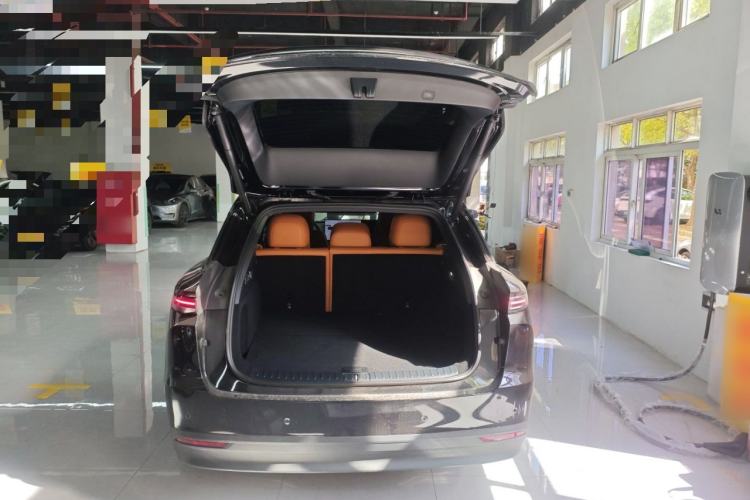 Used Li Auto i6 2025 Model Four-Wheel-Drive Standard Type Trunk