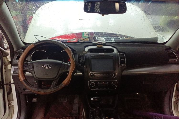 Used Kia Sorento 2013 2.4L 7-Seater Gasoline Luxury Version China IV Standard Center Console