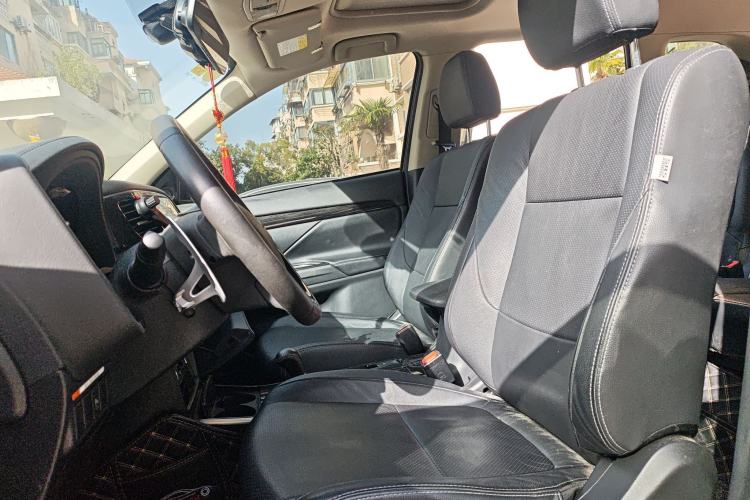 Used Mitsubishi Outlander 2018 2.4L 4x4 Elite Edition 5 Seats Left Front Seat