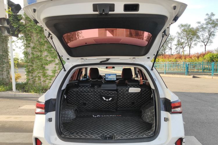 Used Wuling Alvez 2022 1.5L CVT Comfort Edition Trunk