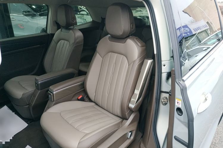 Used Volkswagen Viloran 2024 330TSI Luxury Edition
