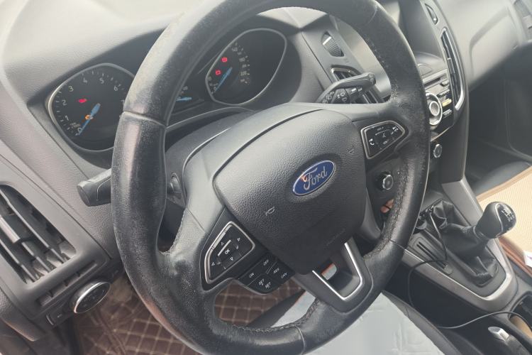 Used Ford Focus 2015 Hatchback 1.6L Manual Comfort Edition
